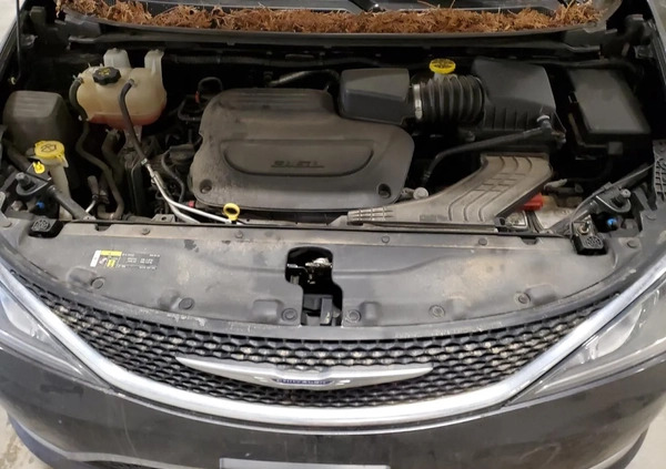 Chrysler Pacifica cena 59900 przebieg: 90606, rok produkcji 2020 z Piotrków Trybunalski małe 92